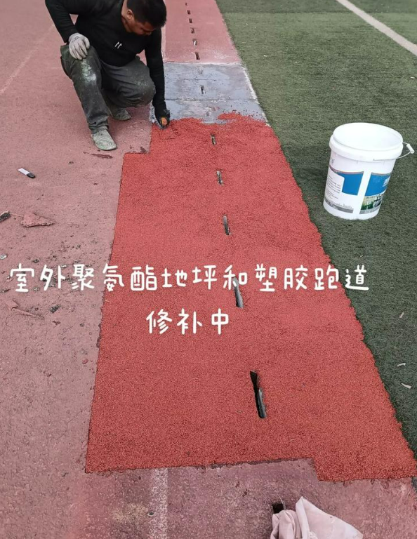 湾里球场地面翻新维修，核心是先诊断破损